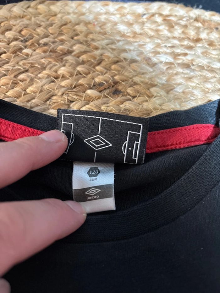 Maillot Umbro garçon taille 6 ans - photo numéro 4