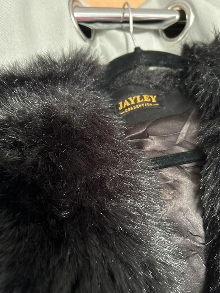 Veste manche courte fausse fourrure - photo numéro 2