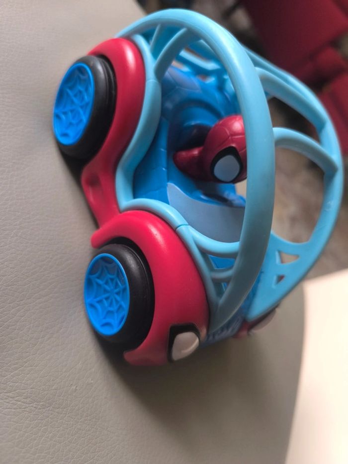 Voiture spidey spiderman comme neuve - photo numéro 3