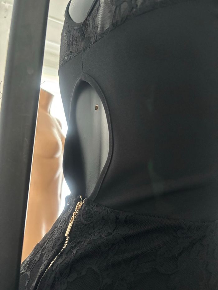 Robe noire dentelle - photo numéro 2