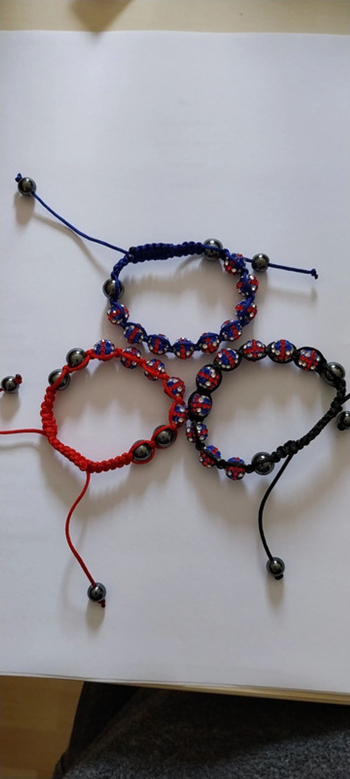 Lot de 3 Bracelets perles strass style Shamballa motif anglais et 4 perles d'hématite