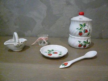 Dinette en porcelaine neuve