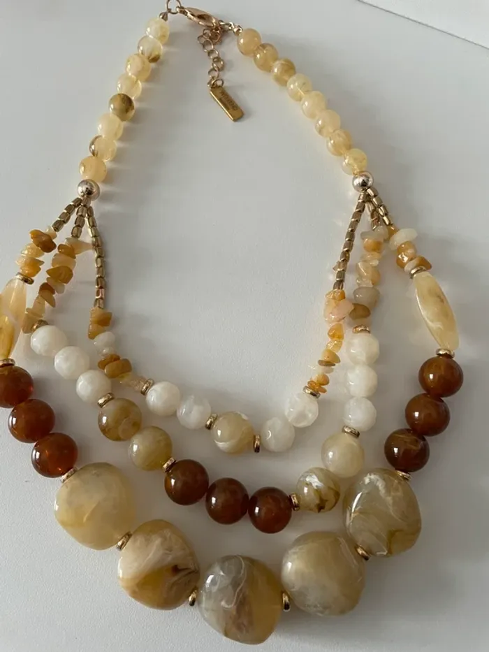 Collier Weekend MaxMara en pierres naturelles tons miel et crème - photo numéro 2