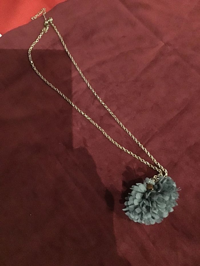 Joli sautoir fleur vintage - photo numéro 3