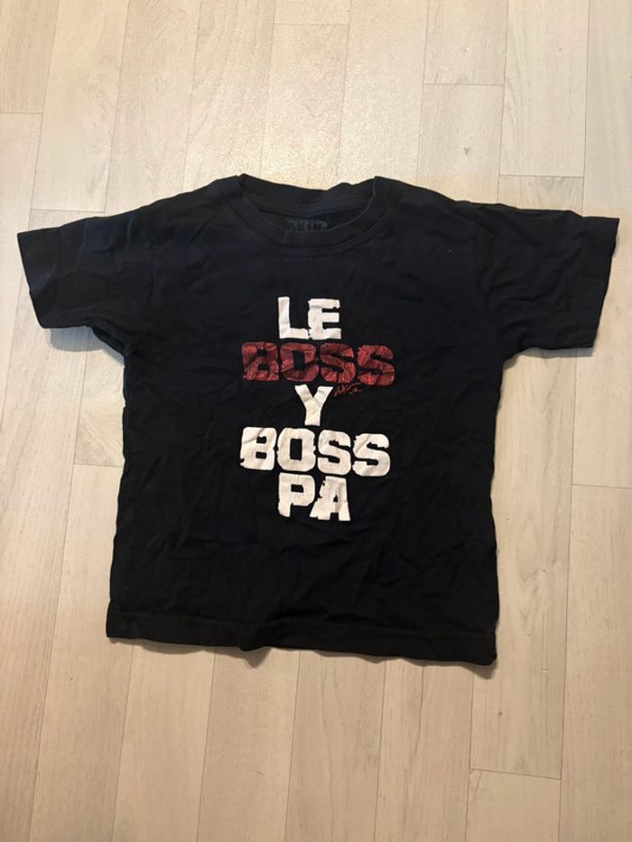 T-shirt noir manches courtes 6 ans akoz très bon état