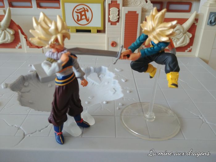 Figurine Dragon Ball Goku Yardrat Trunks Future Mirai Figure Bandai HG Gashapon