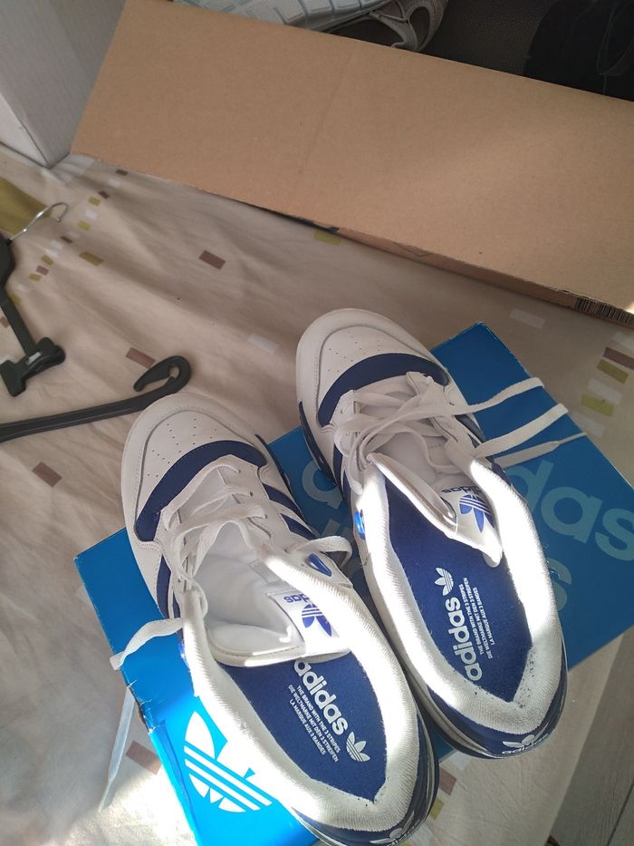 Basket Adidas porté quelques fois - photo numéro 2