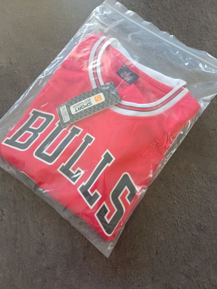 Tenue NBA Chicago Bulls Michael Jordan rouge. T.26 - photo numéro 5