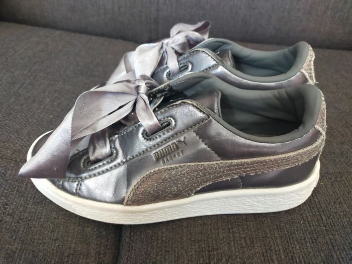 Baskets neuves grises lacets a ruban T 33 Puma