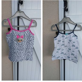 lot 2 débardeurs filles taille 7 ans
