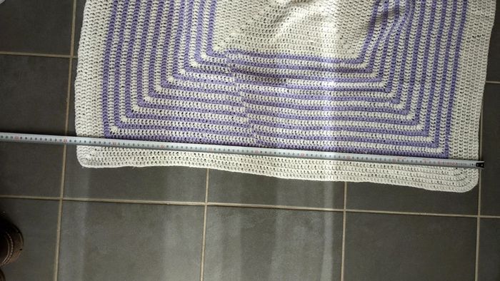 Couverture fait main tout doux blanc et violet - photo numéro 4