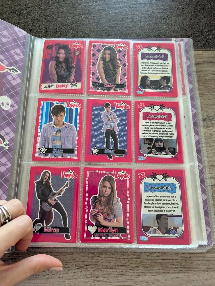 Vend classeur avec cartes collection chica vampiro
Voir photos pour voir la totalité des cartes présentes