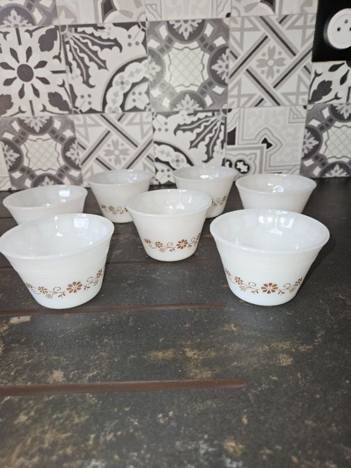 Ramequins en opaline vintage