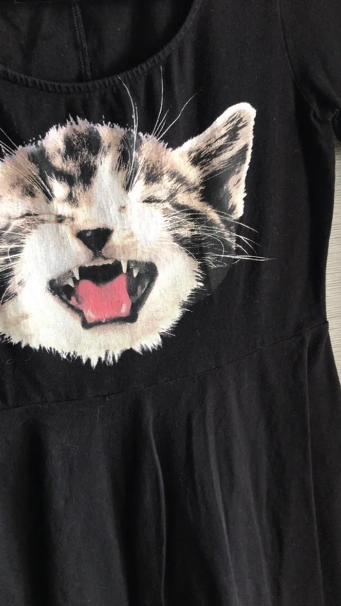 Robe H&M noire avec tête de chat - photo numéro 3
