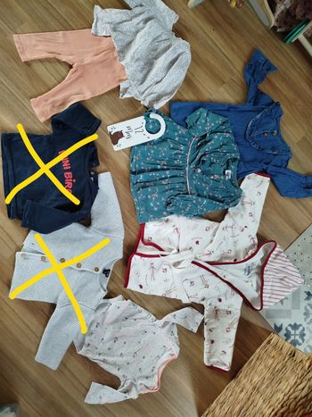 Lot 8 vêtements bébé fille 12 mois automne hiver (marques diverses)