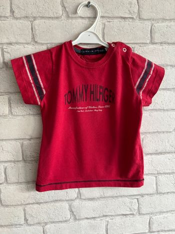 Tee shirt Tommy hilfiger taille 1 ans
