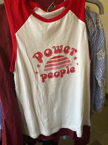 Débardeur, noir ou rouge