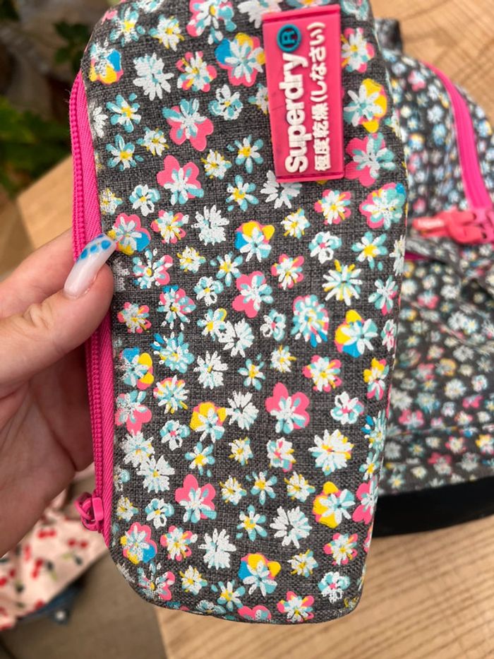 Sac à dos cartable superdry rentrée des classes Liberty à fleurs ensemble avec trousse - photo numéro 12