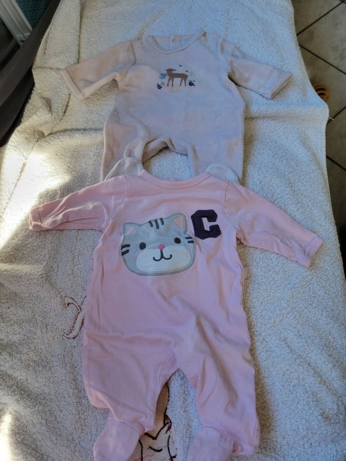 Lot de 2 pyjamas et 1 bodie naissance  fille