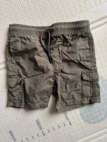 Short cargo kaki Primark 5 ans parfait état