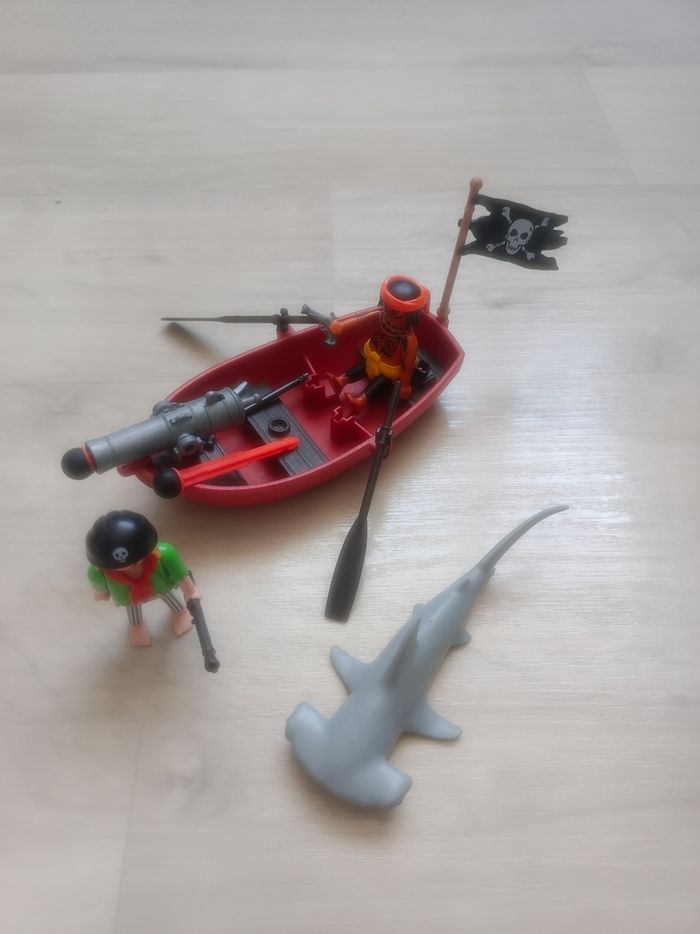 Playmobil Pirates - Barque des pirates avec requin marteau - 70493
A partir de 4 ans - photo numéro 2