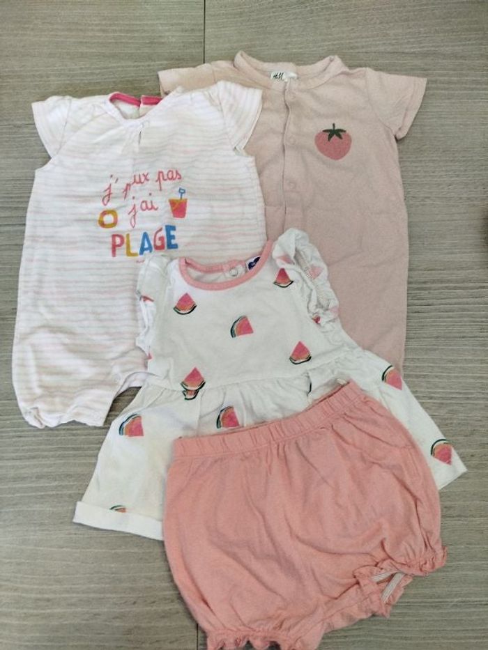 Lot de vêtements d'été Mots d'enfants, sucre d'orge et h&m