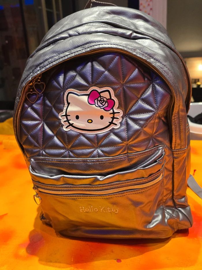 Sac à dos Primark H26 B23 T8 cm argent avec Schmetterling Glitzer