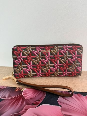 Grand portefeuille Michael Kors collection Jet Set marron/rouge/fushia/doré