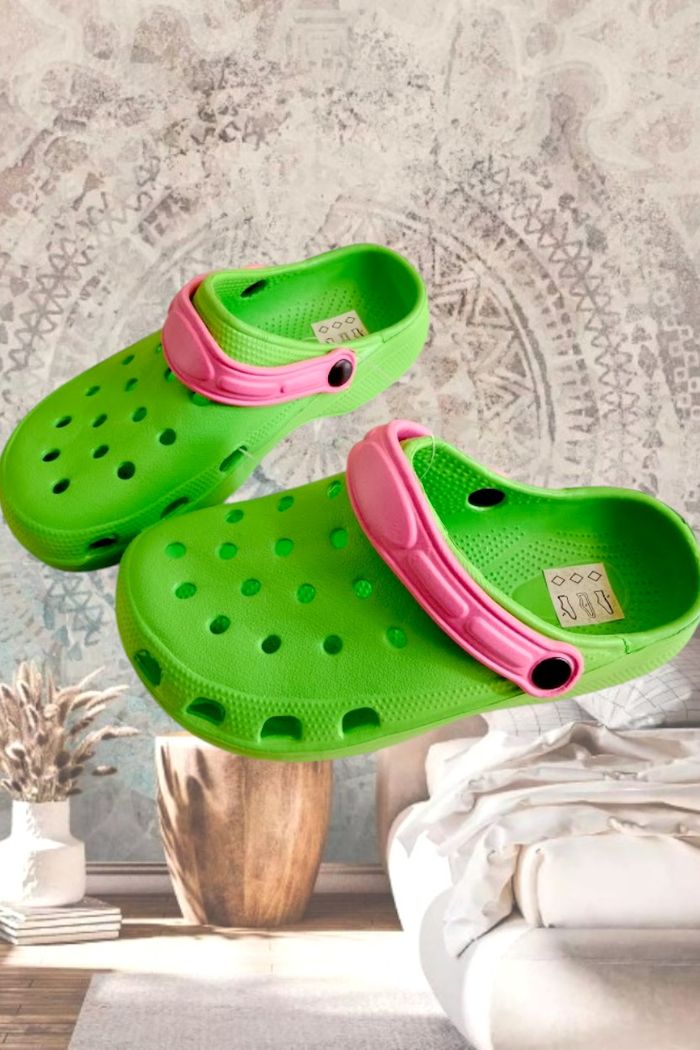 Sabots crocs neuves vert fluo et rose -33 - photo numéro 2