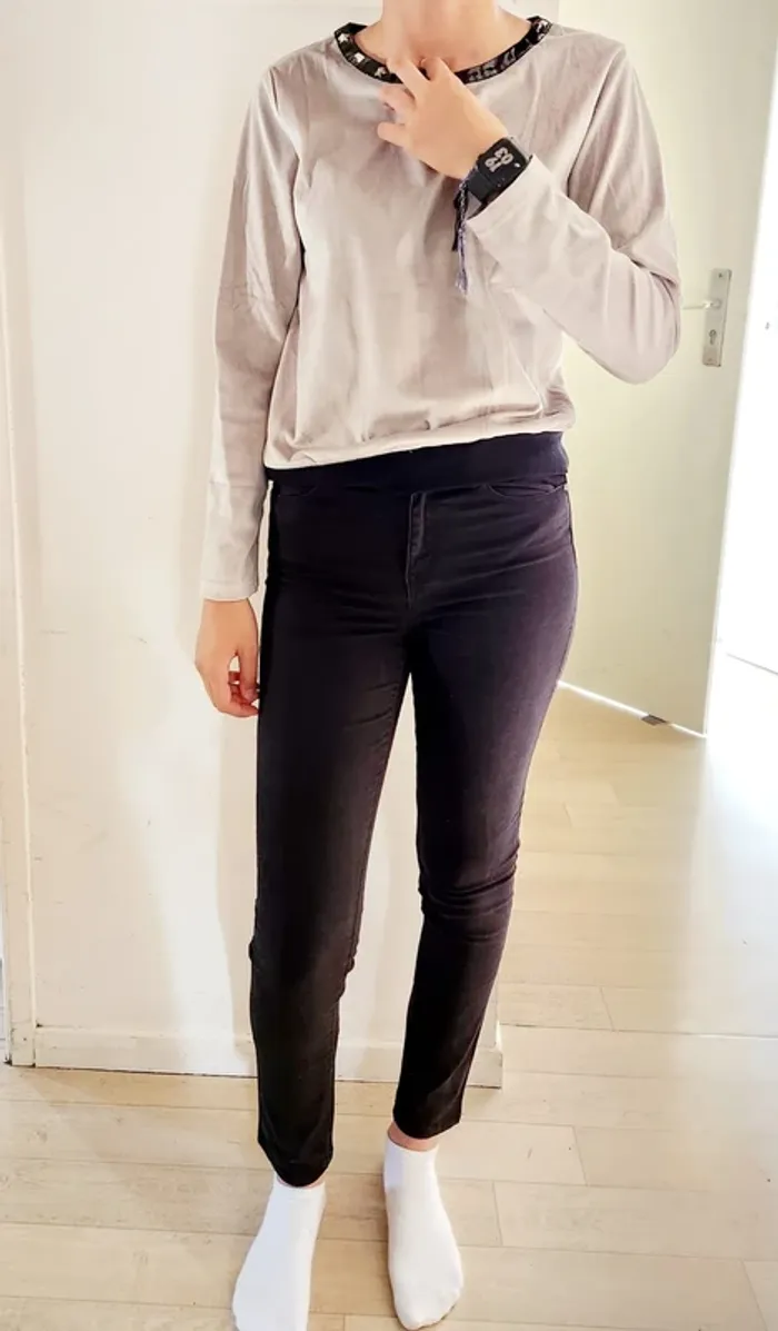 Top gris clair à col clouté & zip dos – Sophyline – S/M
