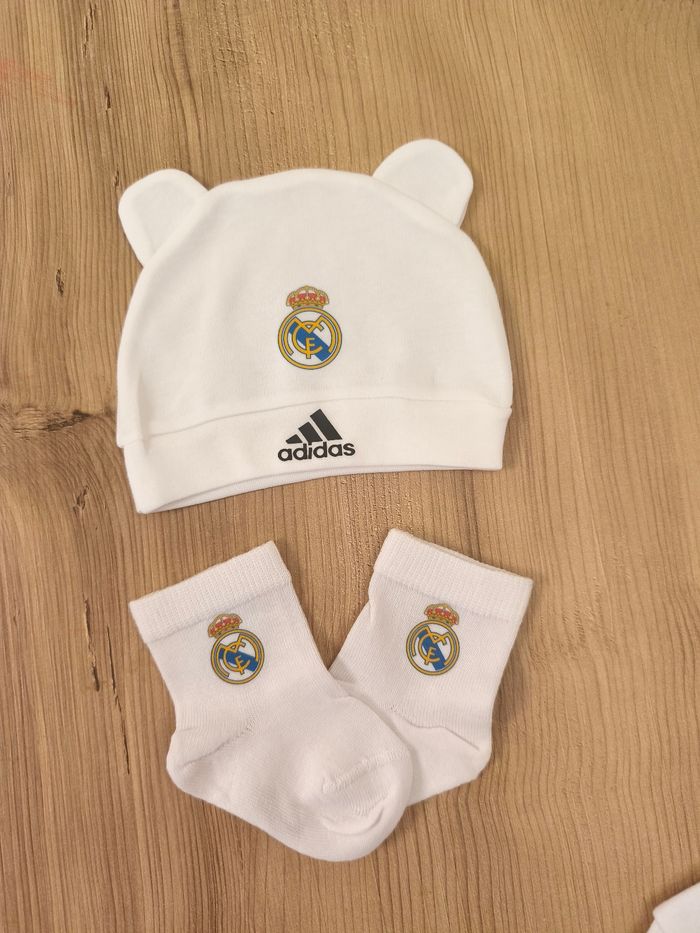 Ensemble bonnet et chaussettes fcm baby foot real Madrid - photo numéro 3