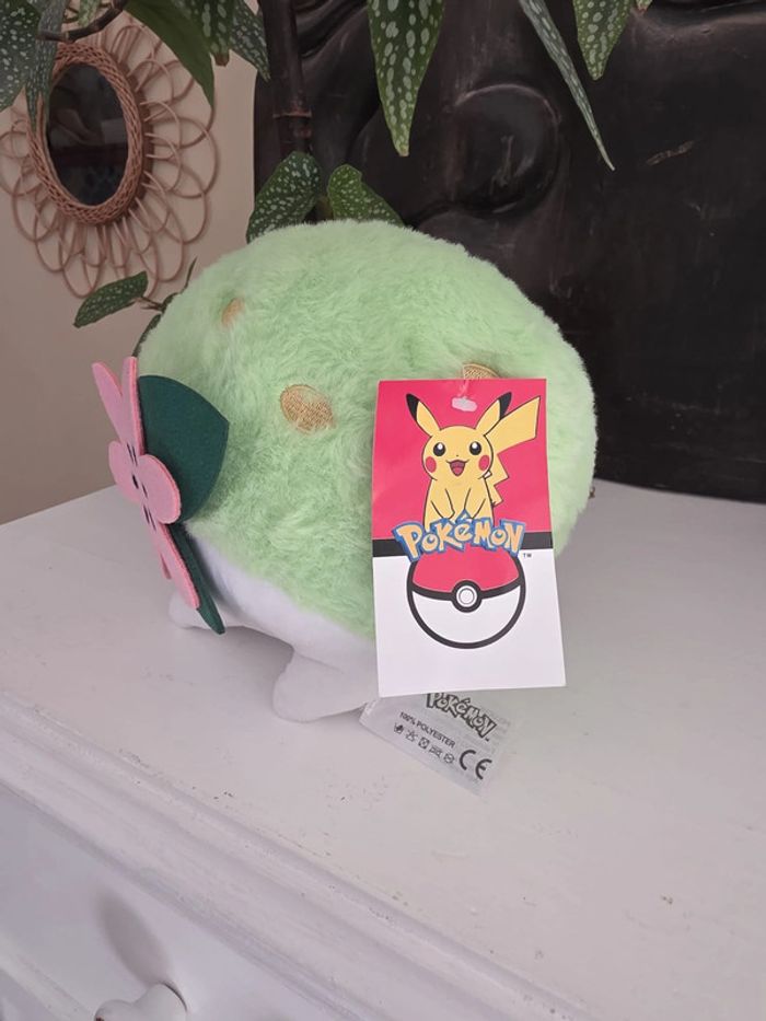 🌸 Peluche Pokémon officielle – Shaymin Forme Terrestre – NEUVE 🌿 - photo numéro 3