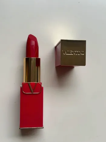 Rouge à lèvres Rosso Valentino neuf nº22R