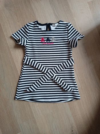 Robe manches courtes