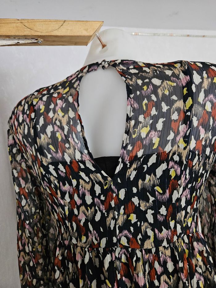 Robe transparente, manches longues. Avec une doublure opaque.
Promod.
Taille : 38. - photo numéro 7