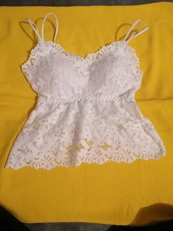 Magnifique top blanc dentelé
