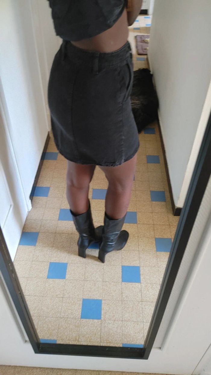 Mini-jupe fermeture bouton en très bon état - photo numéro 6