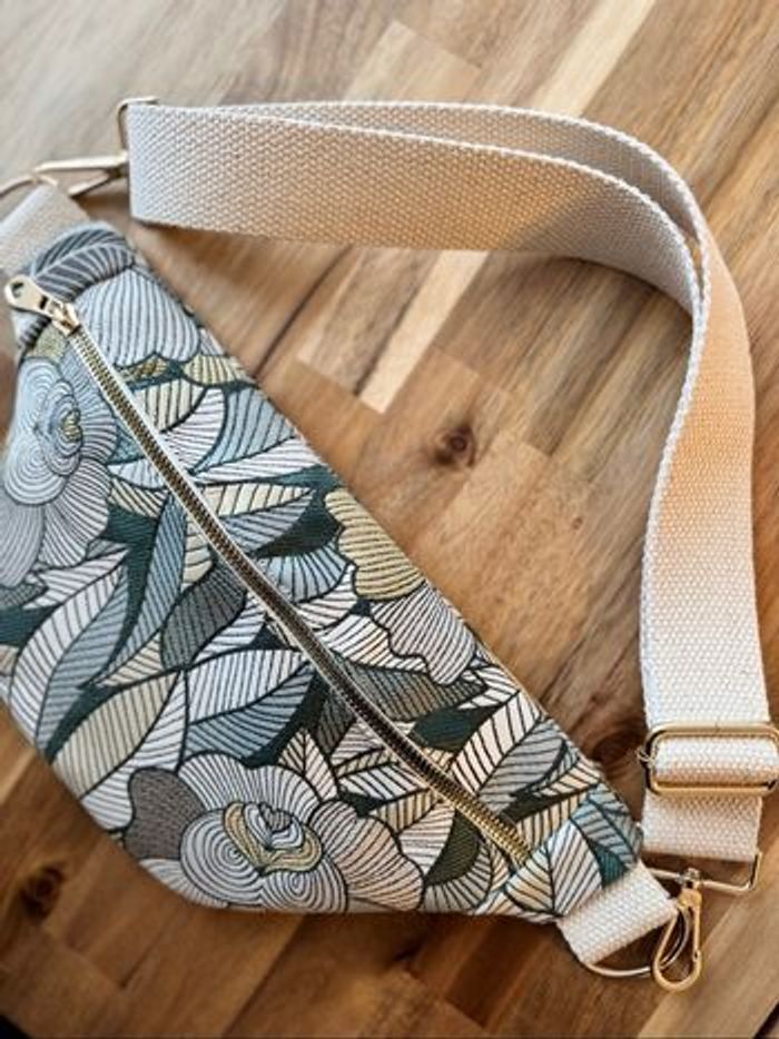 Sac banane en tissu jacquard - photo numéro 5