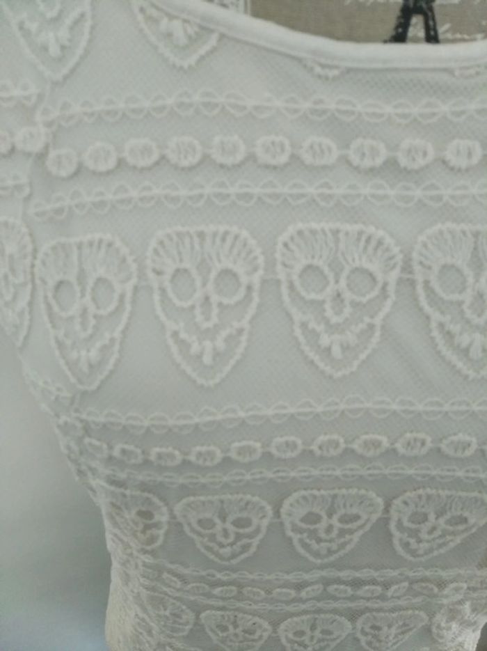 Tee shirt cache-cache tête de mort - photo numéro 2