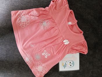 Haut rose avec dessins _ 1 mois