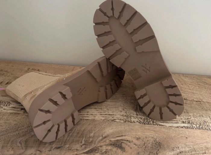 Bottines tendances à clous et élastique VW. - photo numéro 6