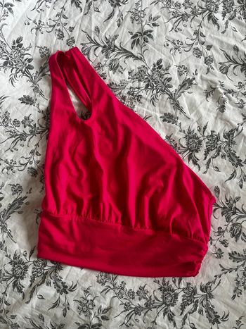 Haut asymétrique rose court