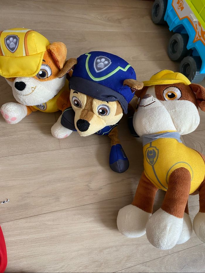 Lot de trois peluche