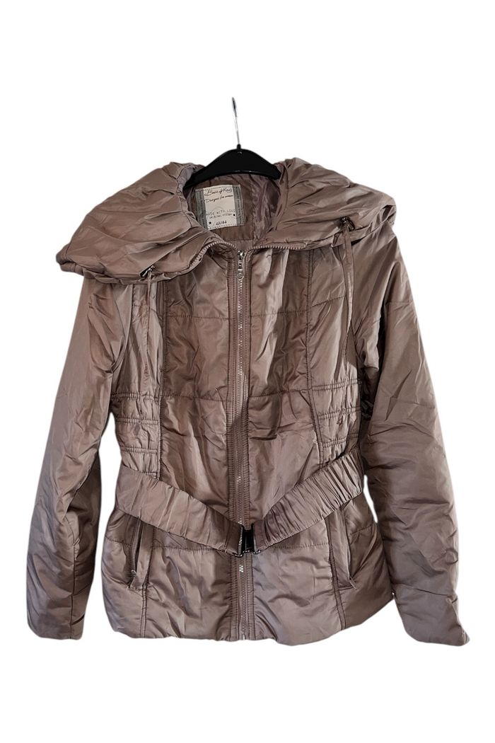 Doudoune cintrée marron – Ceinture intégrée – Élégante et chaude
