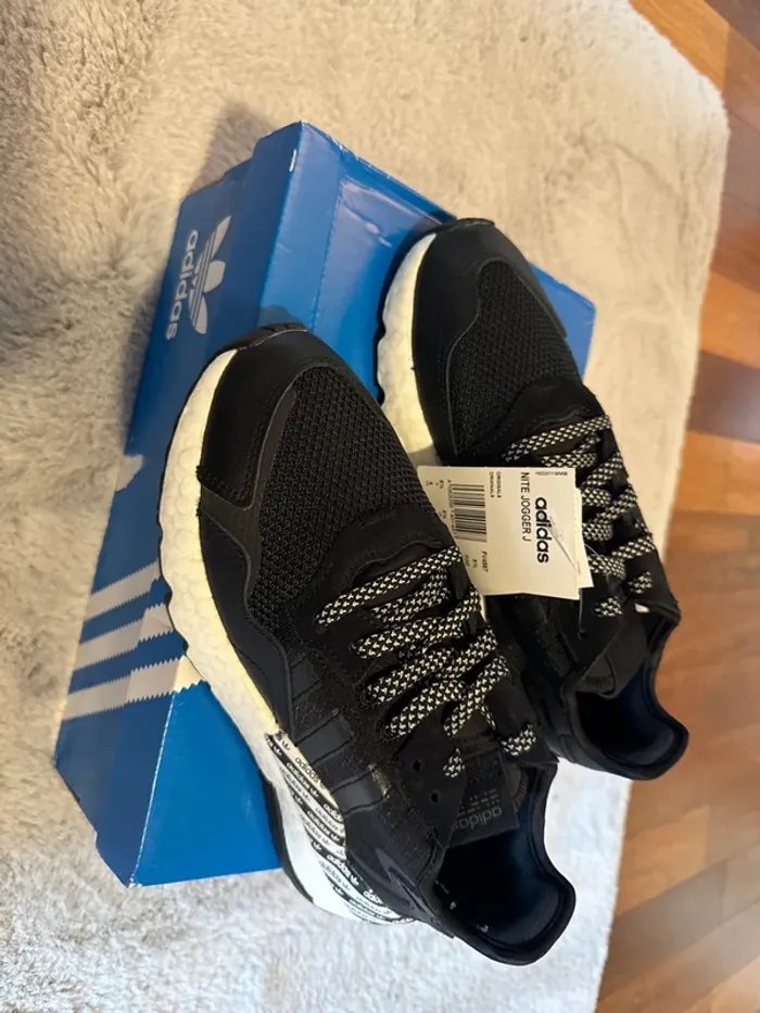 Basket femme, Adidas nite jogger J