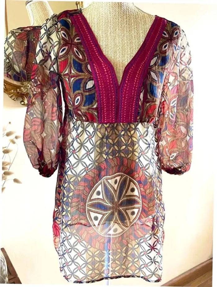 Sublime tunique léger décolleté en V motif géométrique - photo numéro 2