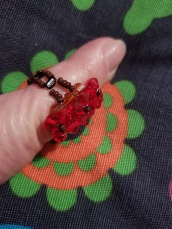 Jolie bague en perles de rocaille