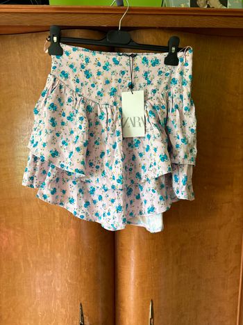 🌺belle jupe short Zara rose fleurie neuve avec étiquette 🌺