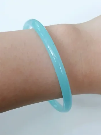 Bracelet jonc en résine bleu clair – style vintage & minimaliste