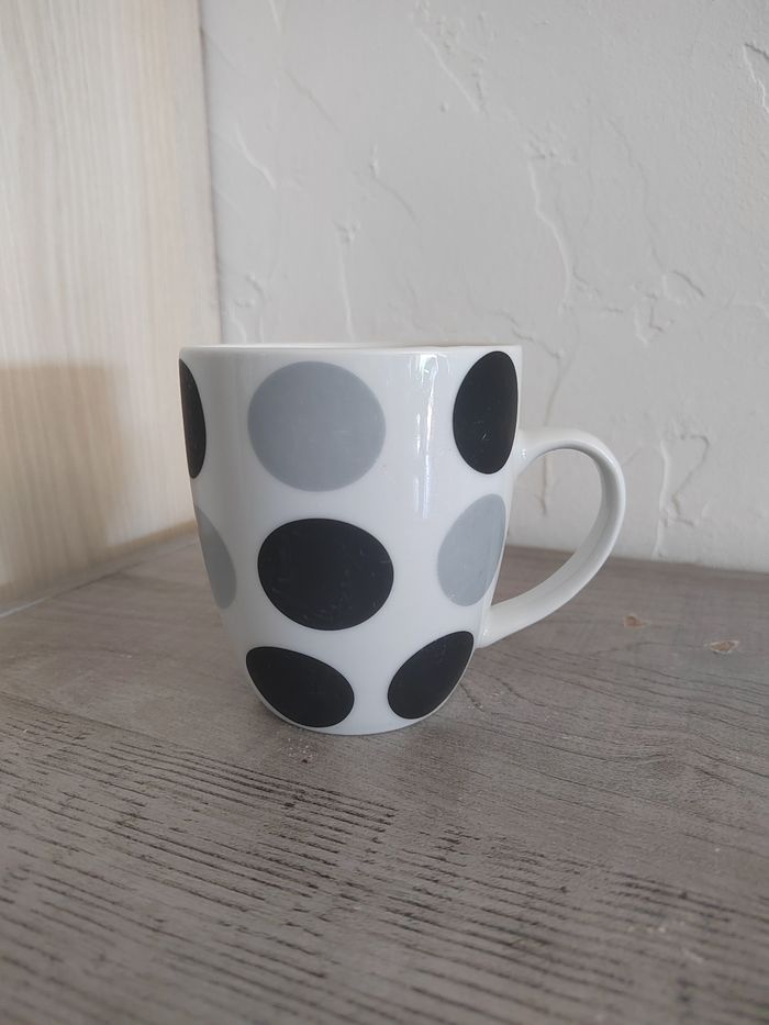 Mug blanc à pois noirs et gris – Tasse céramique café/thé